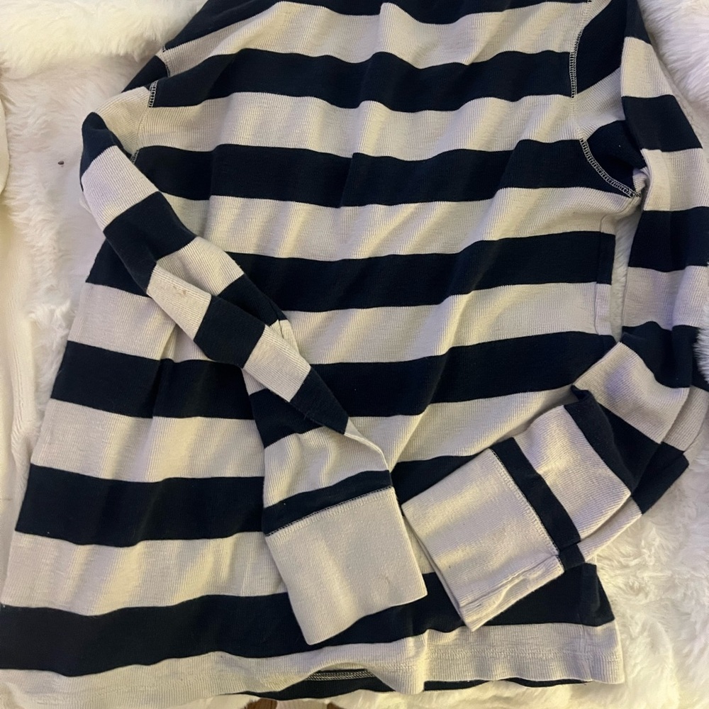 American eagle long sleeve!!